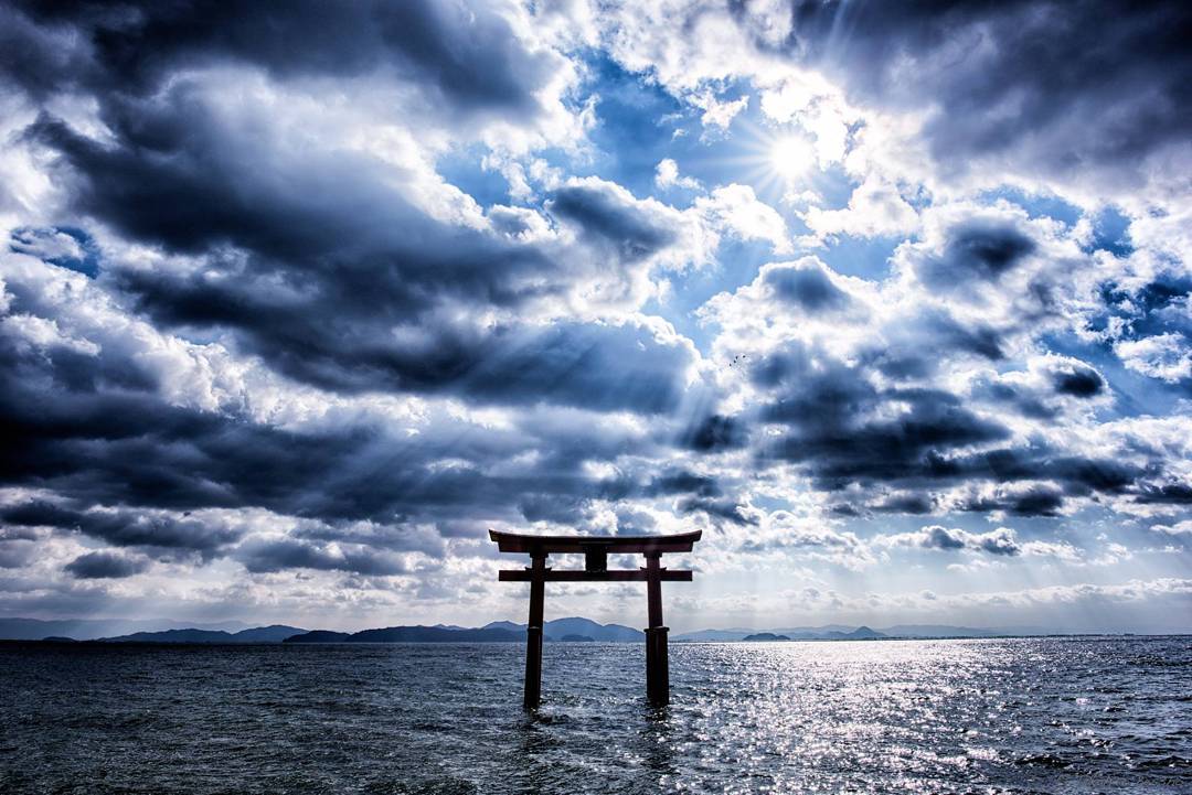 @Visit Japan: Through the clouds to the shrine Photo by Takahiro Bessho ...