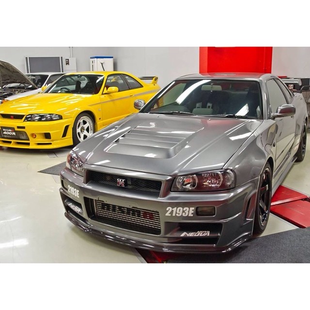 @nissan Gtr: Left Or Right? N I S M Brothers 