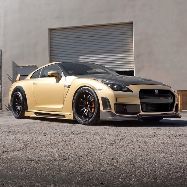 Nissan Gtr Gold Gt R Nissan Gtr Gtrlover Nissangtr R35 Gold Black Godzilla Rims L Alo Japan