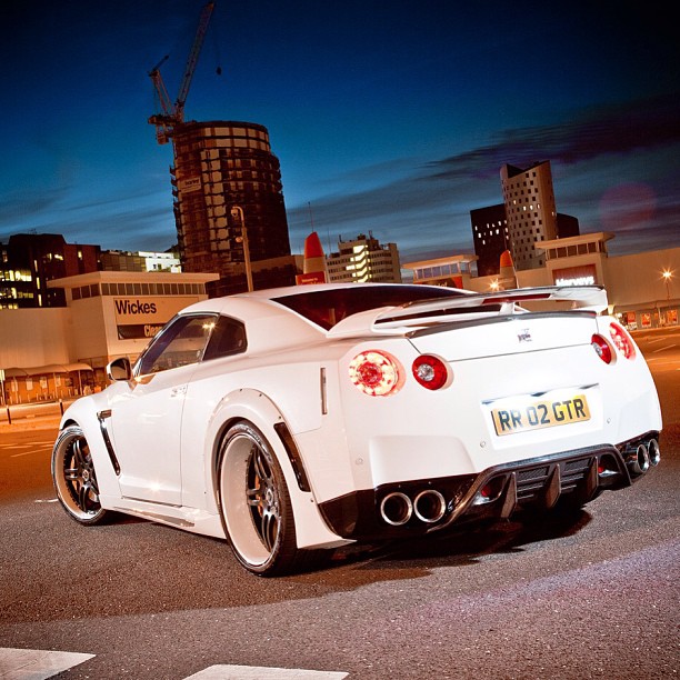 Nissan GTR White Tuning