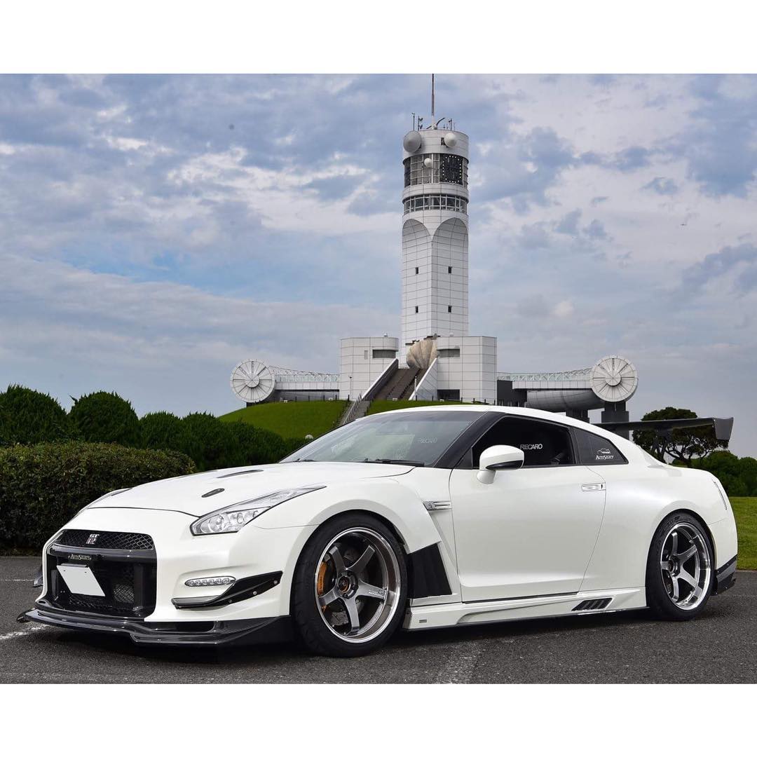 nissan-gtr-mean-machine-photo-tmks-works-follow-the-crew