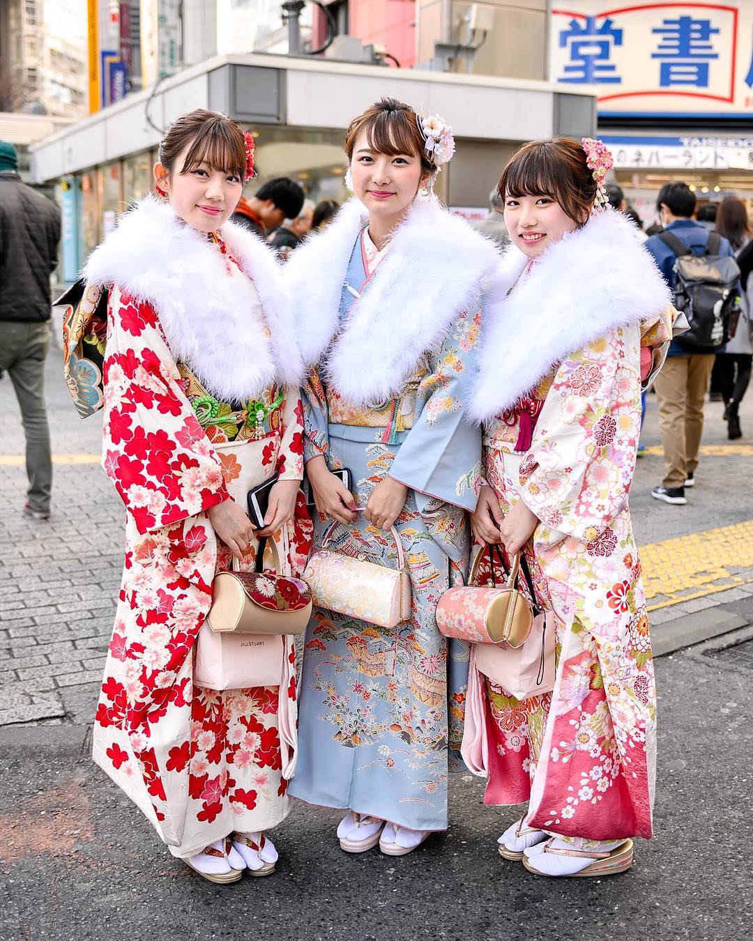  Tokyo Fashion Beautiful Traditional Japanese Furisode Kimono On The 