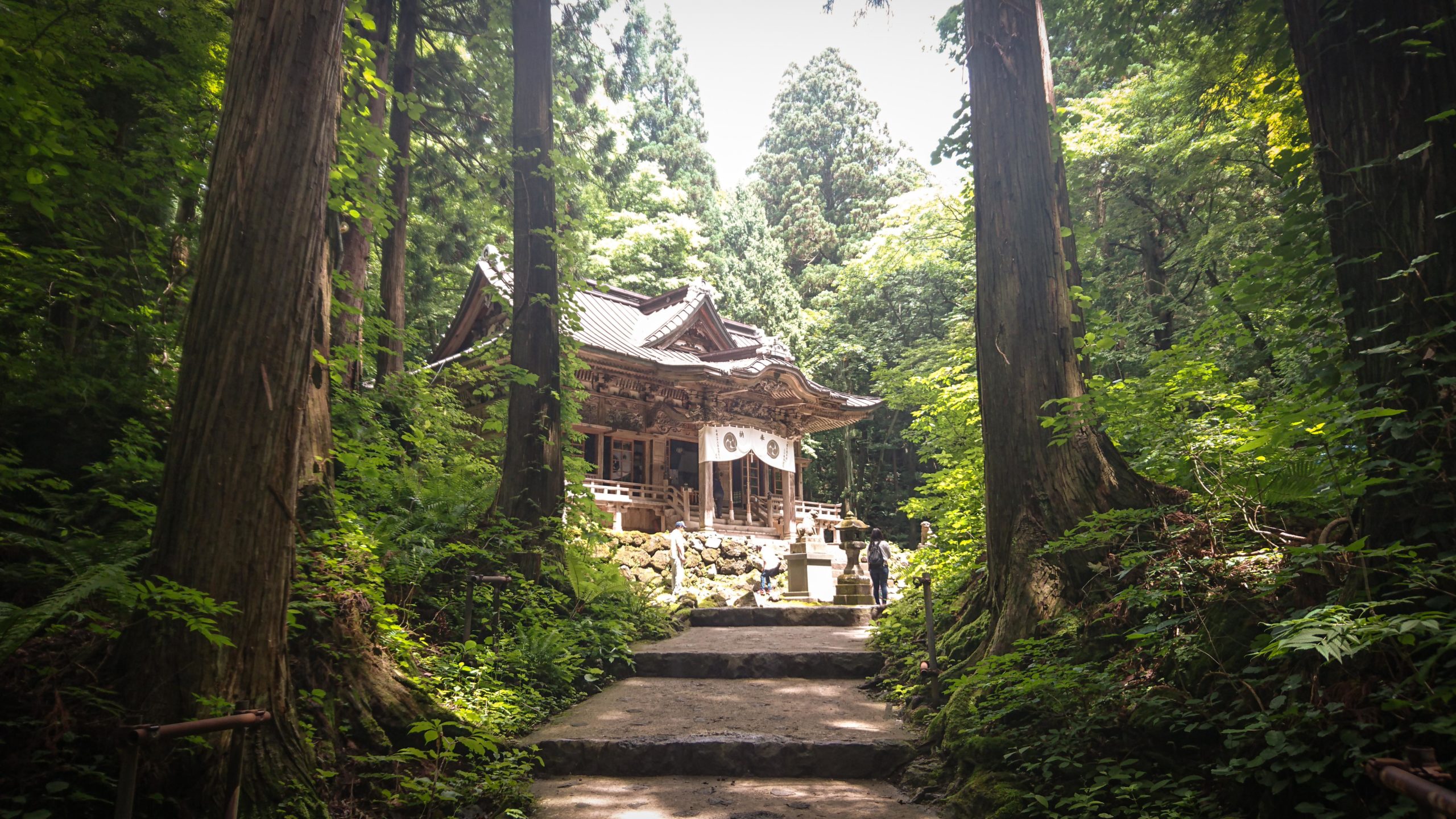 Stairway up to Towada Shrine in Aomori - Alo Japan