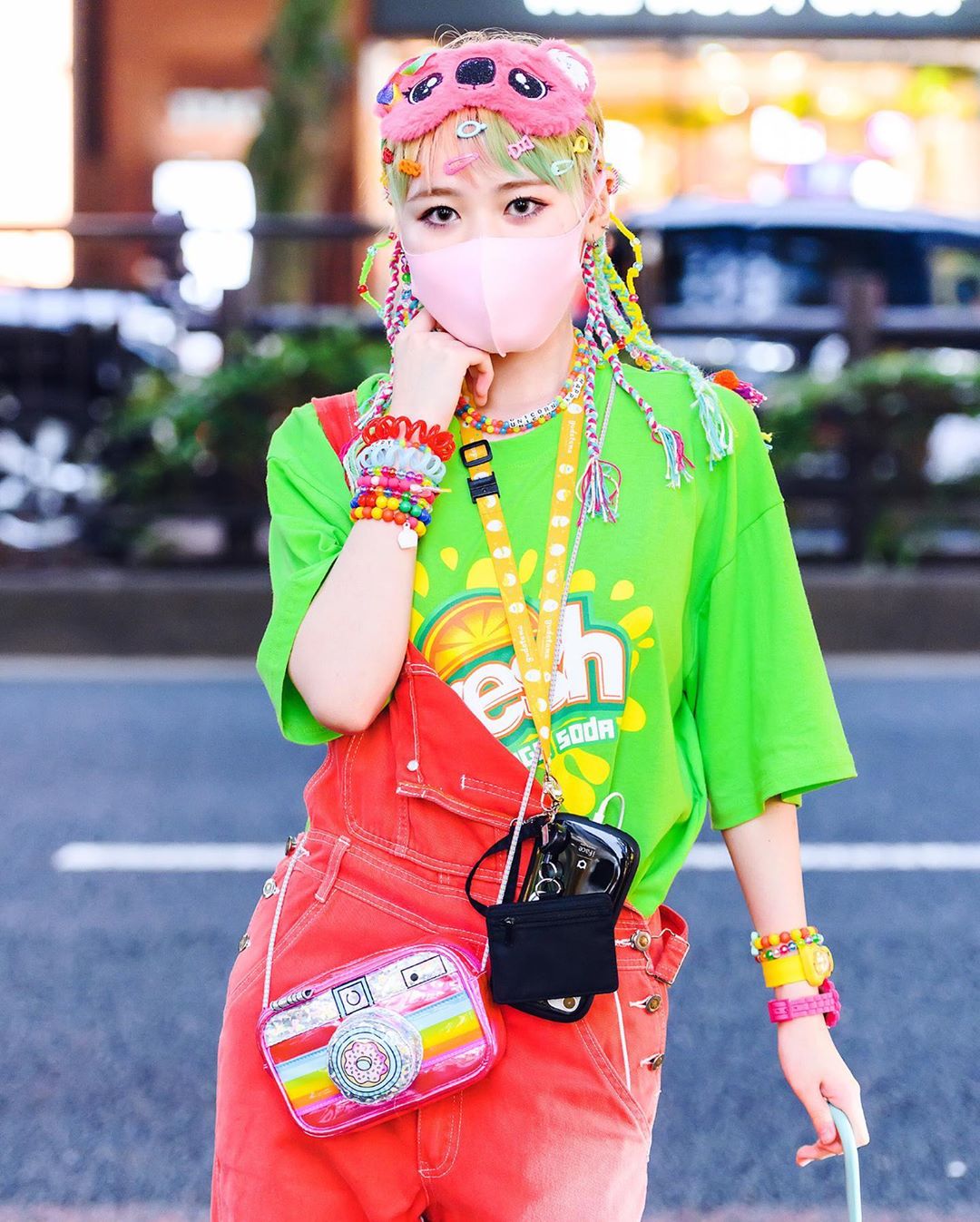 Tokyo Fashion: 18-year-old English-speaking Japanese shop staffer ...