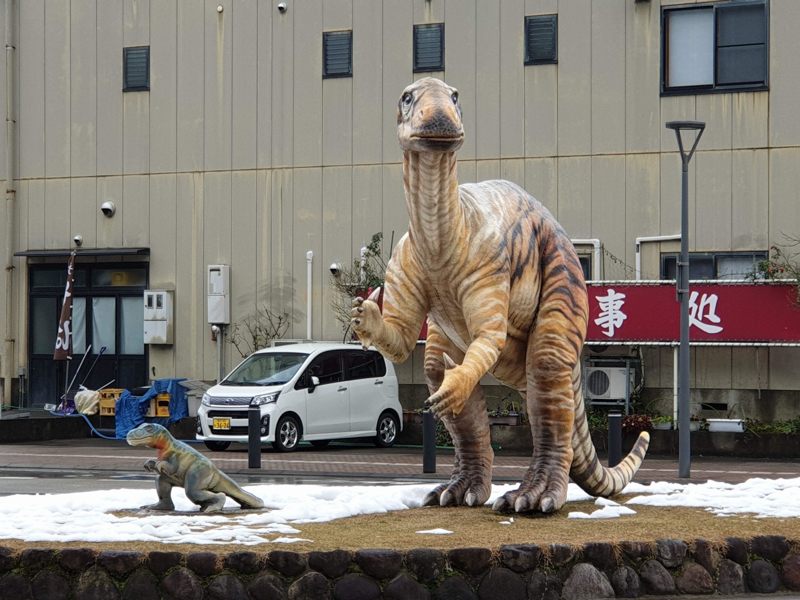 Katsuyama Station Dinosaurs, Fukui-ken [OC] - Alo Japan