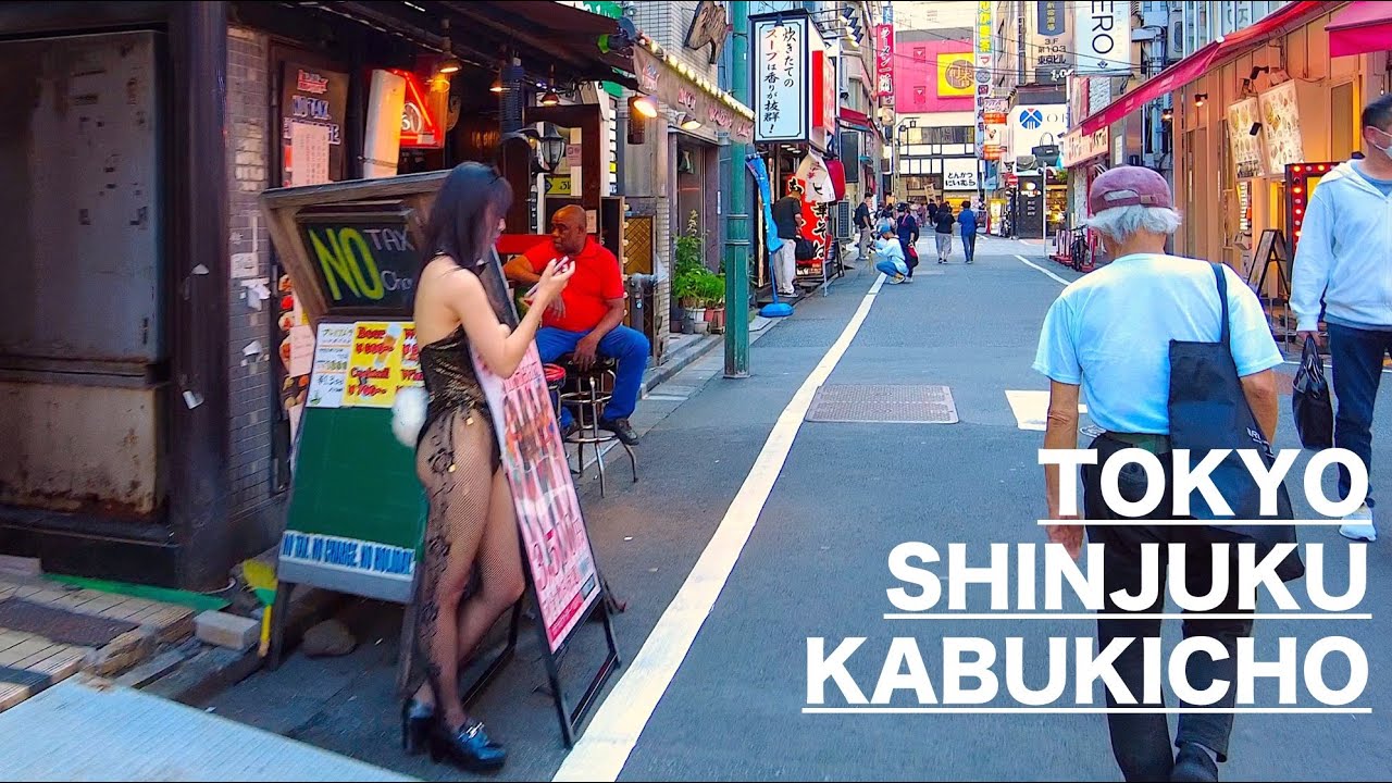 4KThere Are Maids And Bunny Girls In Kabukicho Shinjuku Tokyo On A