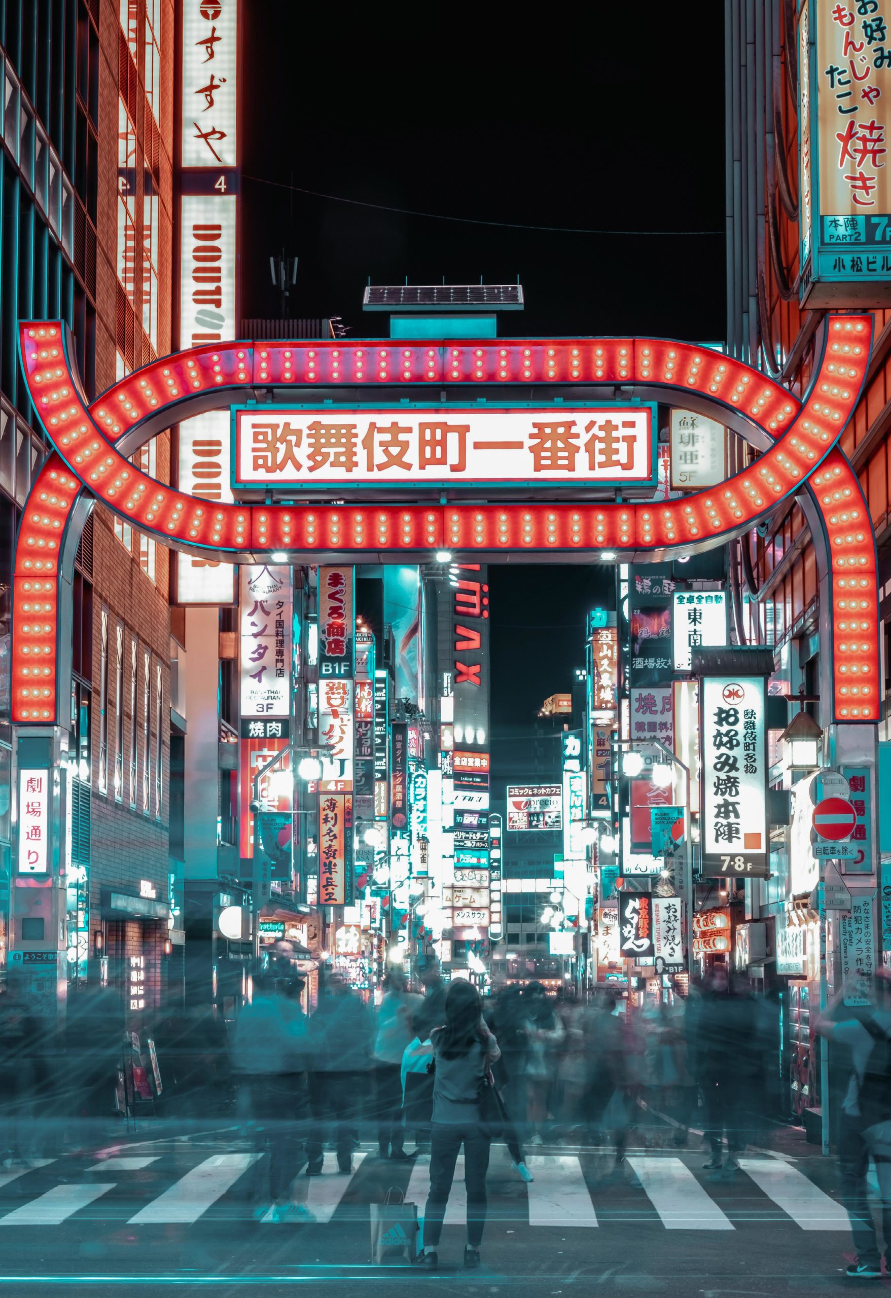 [OC] the famous gate leading into Kabuki-cho, Tokyo - Alo Japan